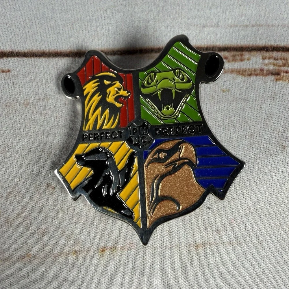 Harry Potter Hogwarts Running Club Perfect Prefect Pin HPRC Collector Used